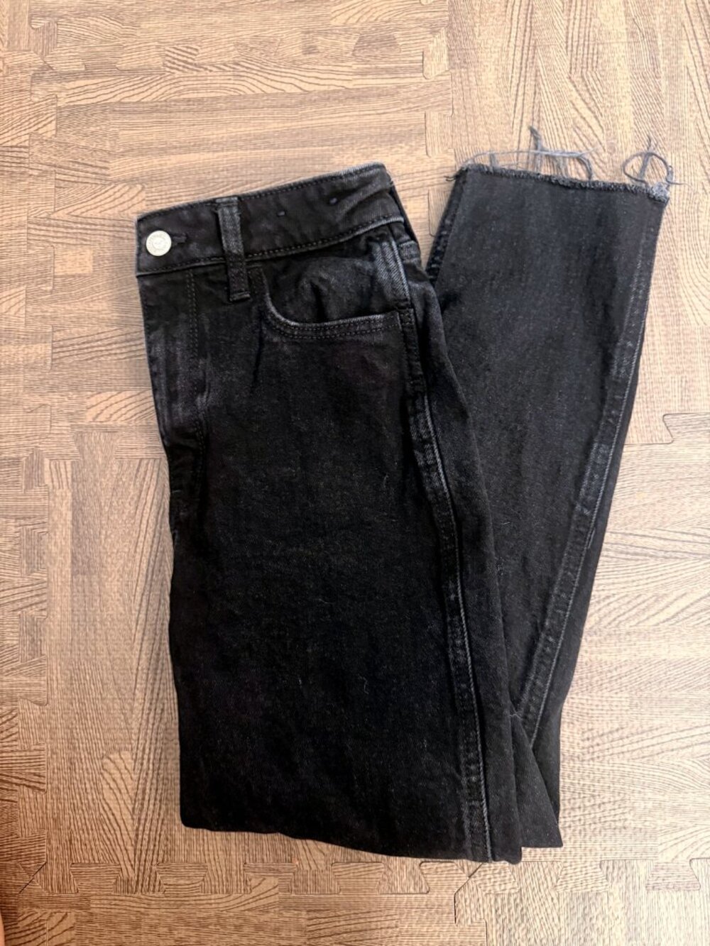 Hollister Ultra High-Rise Black Mom Jeans Raw Hem W25S